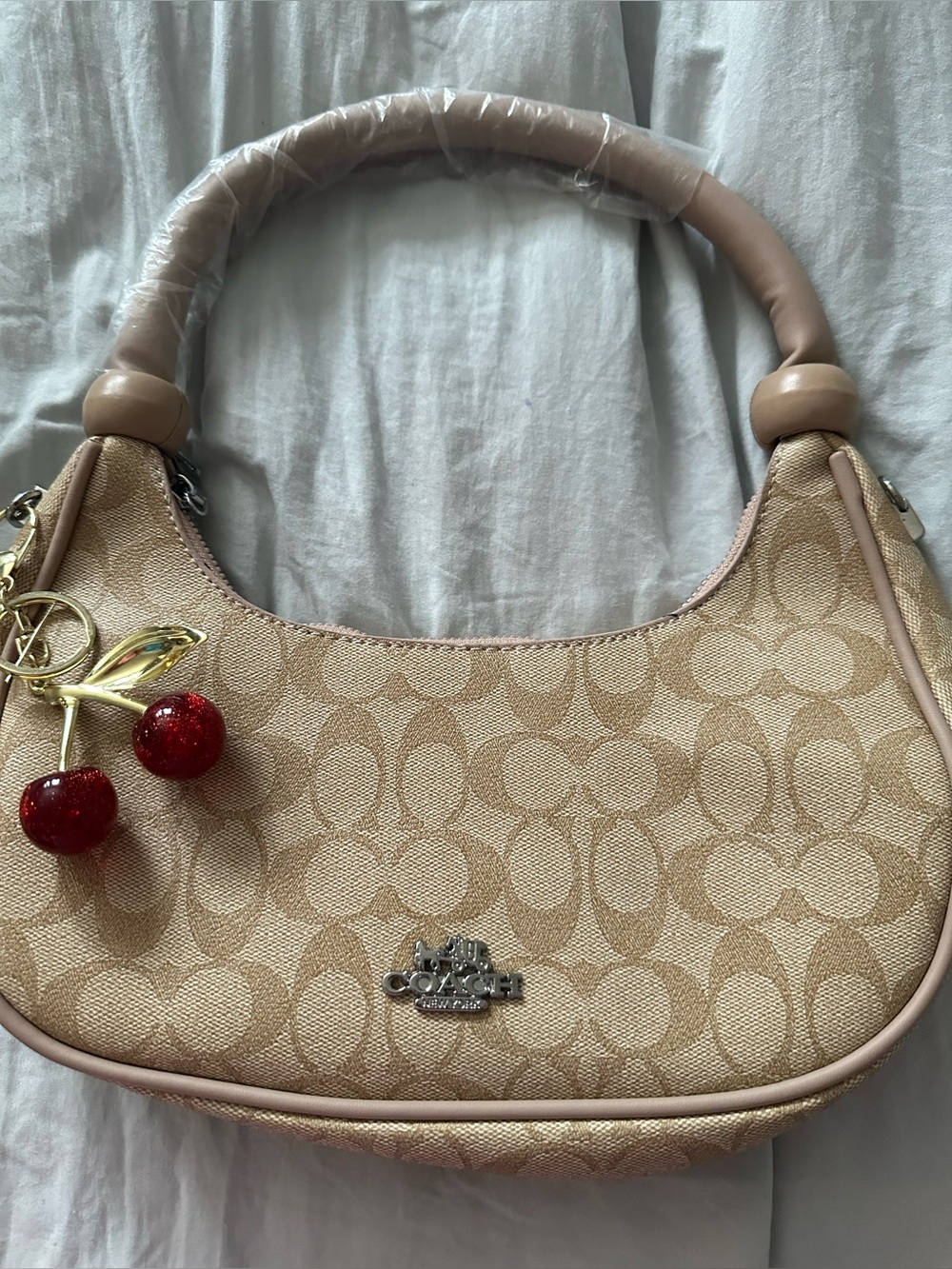 Classic Bag color cream not authentic